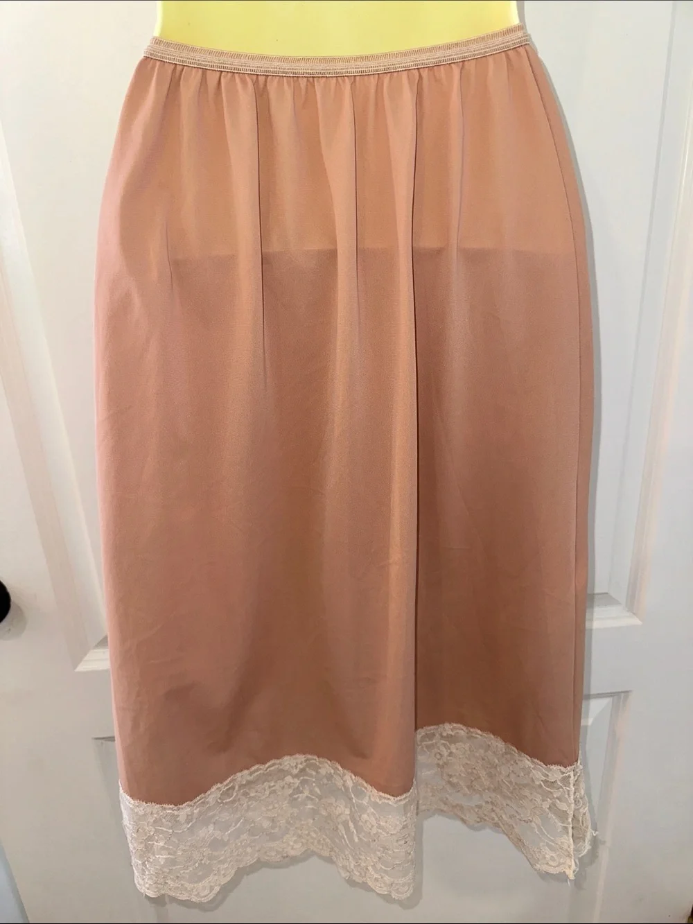 Vintage 60s Artemis Dark Tan/ Light Brown Slip with Cream Lace Trim - Picture 4 of 7